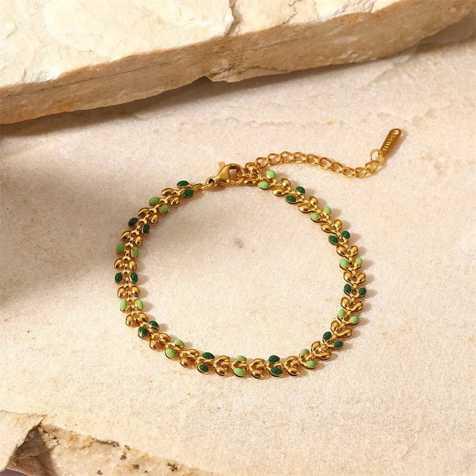 Dancing in fashion bracelet