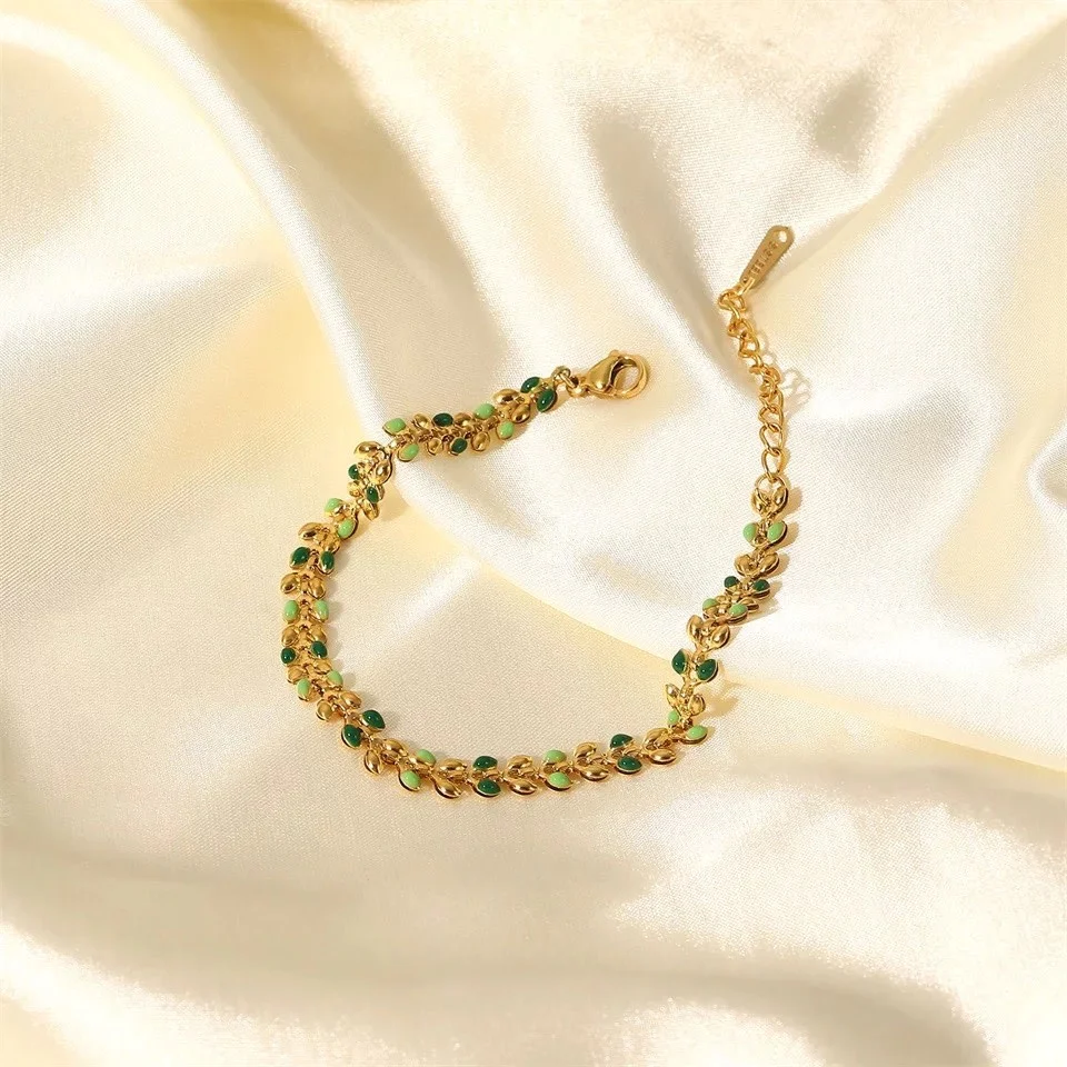 Dancing in fashion bracelet